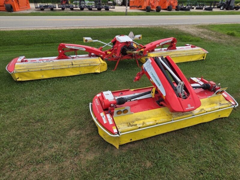 Only Used 412 Hours. Pottinger Novacat V10000 RC Triple Mower with 351 Alpha Motion Front Mower