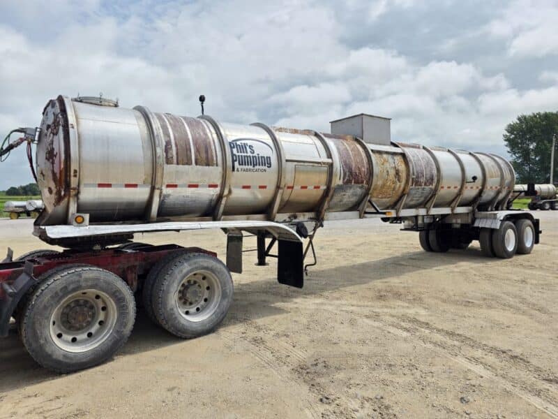 U-276 1991 Walker 6200 Gallon Stainless Steel Semi Tanker
