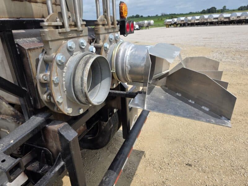 U-276 1991 Walker 6200 Gallon Stainless Steel Semi Tanker
