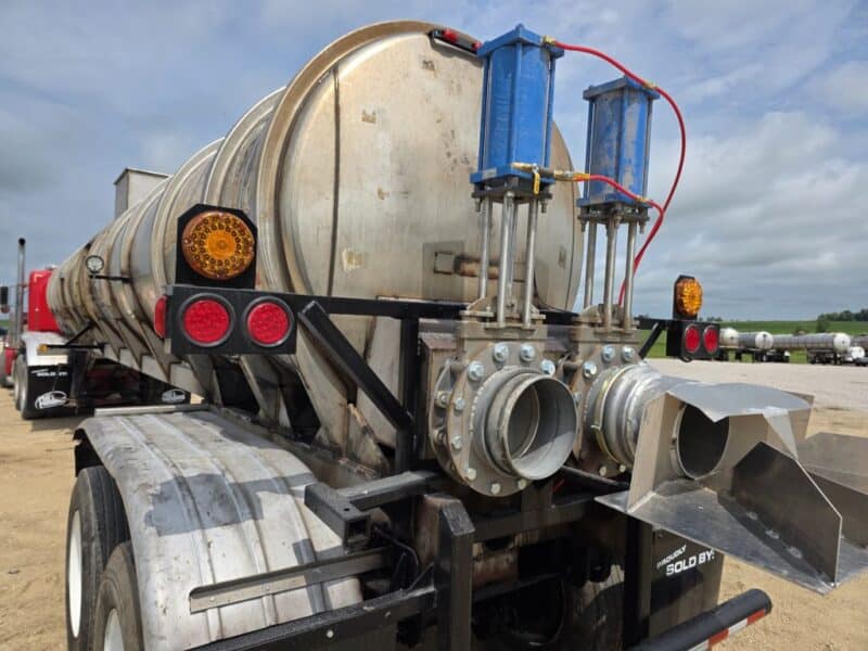 U-276 1991 Walker 6200 Gallon Stainless Steel Semi Tanker