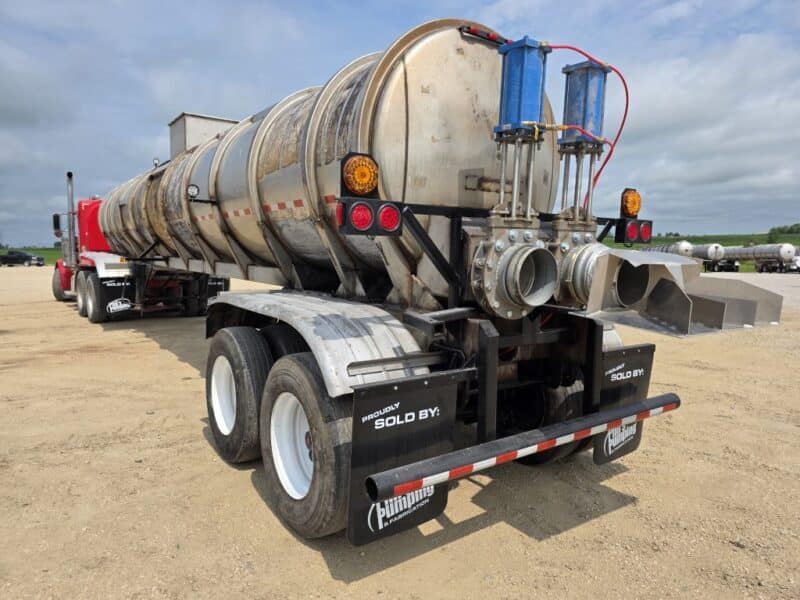 U-276 1991 Walker 6200 Gallon Stainless Steel Semi Tanker