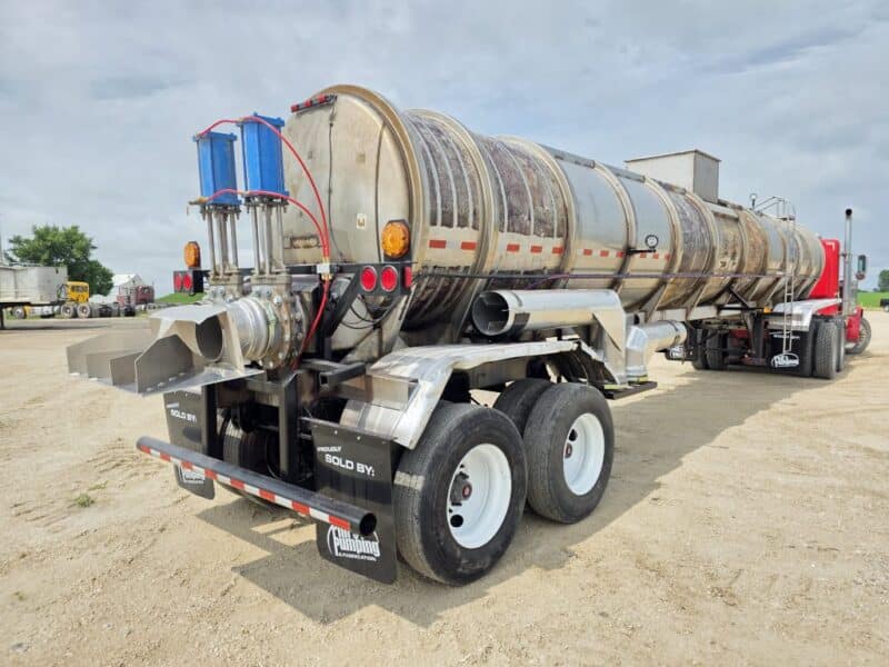 U-276 1991 Walker 6200 Gallon Stainless Steel Semi Tanker
