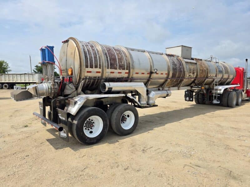 U-276 1991 Walker 6200 Gallon Stainless Steel Semi Tanker