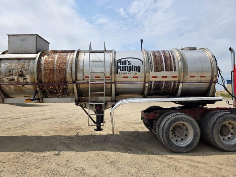 U-276 1991 Walker 6200 Gallon Stainless Steel Semi Tanker