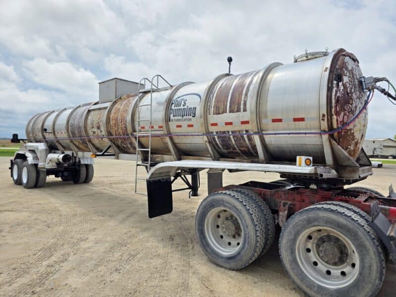 U-276 1991 Walker 6200 Gallon Stainless Steel Semi Tanker