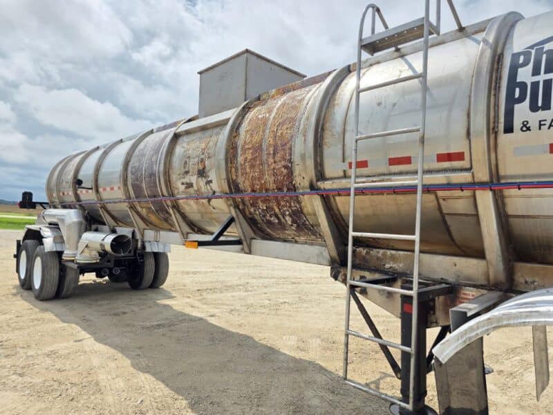 U-276 1991 Walker 6200 Gallon Stainless Steel Semi Tanker