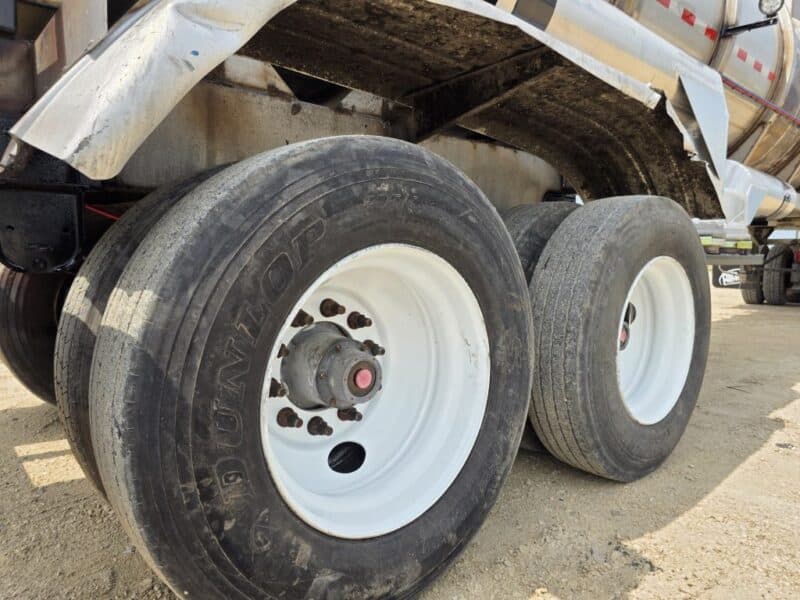 U-276 1991 Walker 6200 Gallon Stainless Steel Semi Tanker