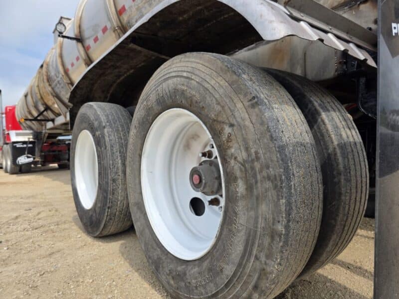 U-276 1991 Walker 6200 Gallon Stainless Steel Semi Tanker
