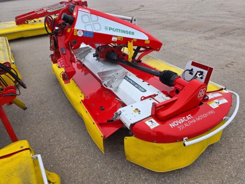 Only Used 412 Hours. Pottinger Novacat V10000 RC Triple Mower with 351 Alpha Motion Front Mower