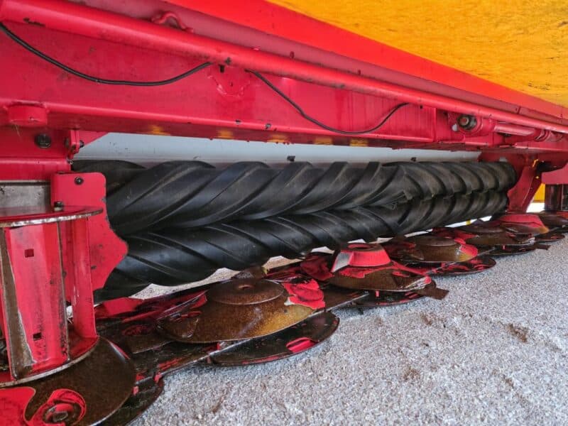 Only Used 412 Hours. Pottinger Novacat V10000 RC Triple Mower with 351 Alpha Motion Front Mower