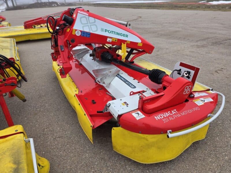 Only Used 412 Hours. Pottinger Novacat V10000 RC Triple Mower with 351 Alpha Motion Front Mower