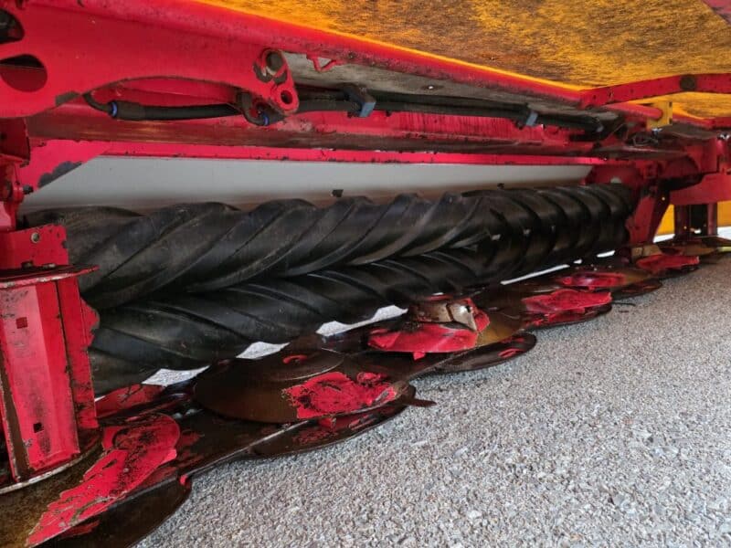 Only Used 412 Hours. Pottinger Novacat V10000 RC Triple Mower with 351 Alpha Motion Front Mower