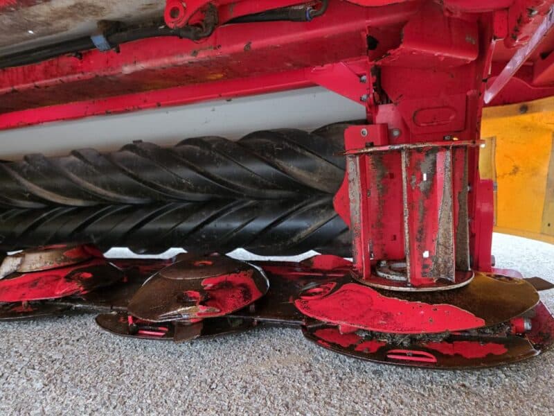 Only Used 412 Hours. Pottinger Novacat V10000 RC Triple Mower with 351 Alpha Motion Front Mower