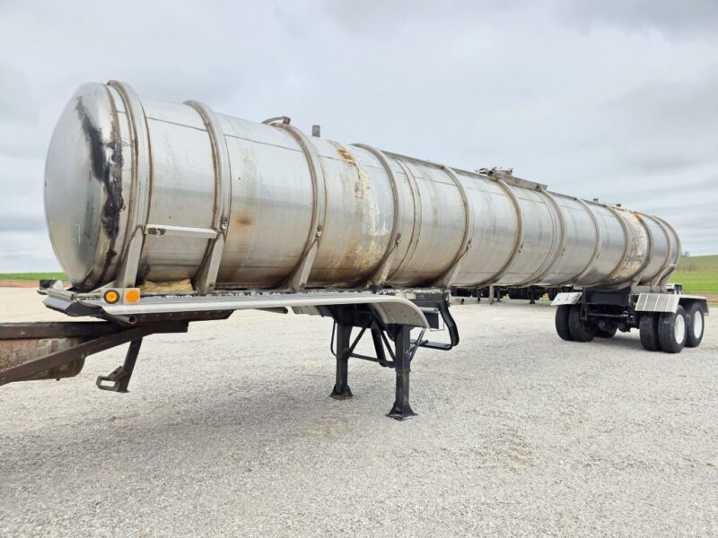 U-4827 1988 STE 7000 Gallon Stainless Steel Semi Tanker