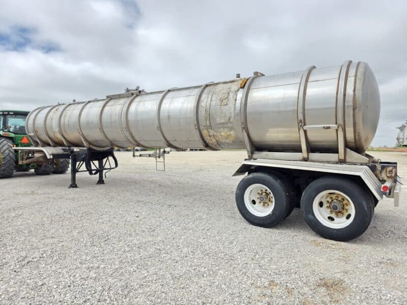 U-4827 1988 STE 7000 Gallon Stainless Steel Semi Tanker