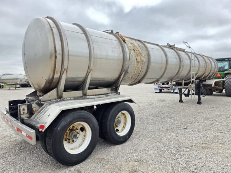 U-4827 1988 STE 7000 Gallon Stainless Steel Semi Tanker
