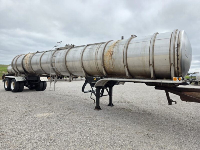 U-4827 1988 STE 7000 Gallon Stainless Steel Semi Tanker