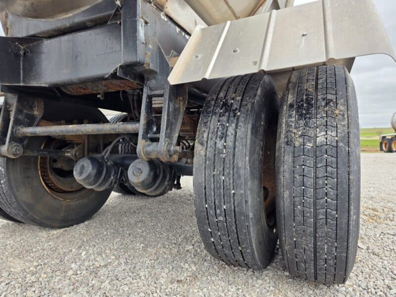 U-4827 1988 STE 7000 Gallon Stainless Steel Semi Tanker