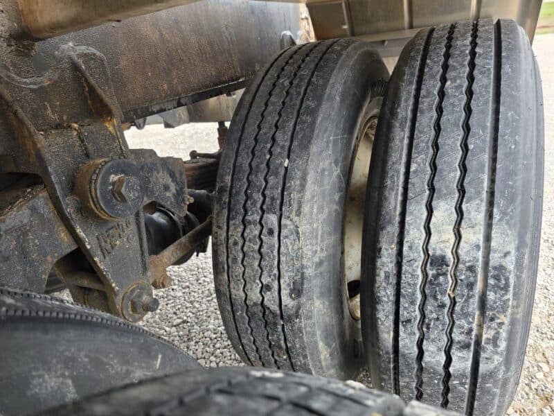 U-4827 1988 STE 7000 Gallon Stainless Steel Semi Tanker