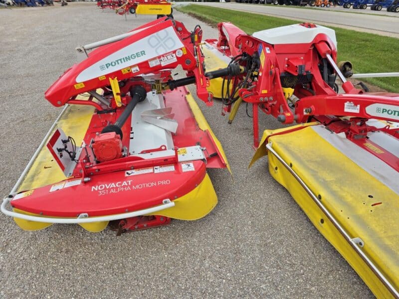 Only Used 412 Hours. Pottinger Novacat V10000 RC Triple Mower with 351 Alpha Motion Front Mower
