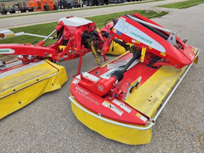 Only Used 412 Hours. Pottinger Novacat V10000 RC Triple Mower with 351 Alpha Motion Front Mower