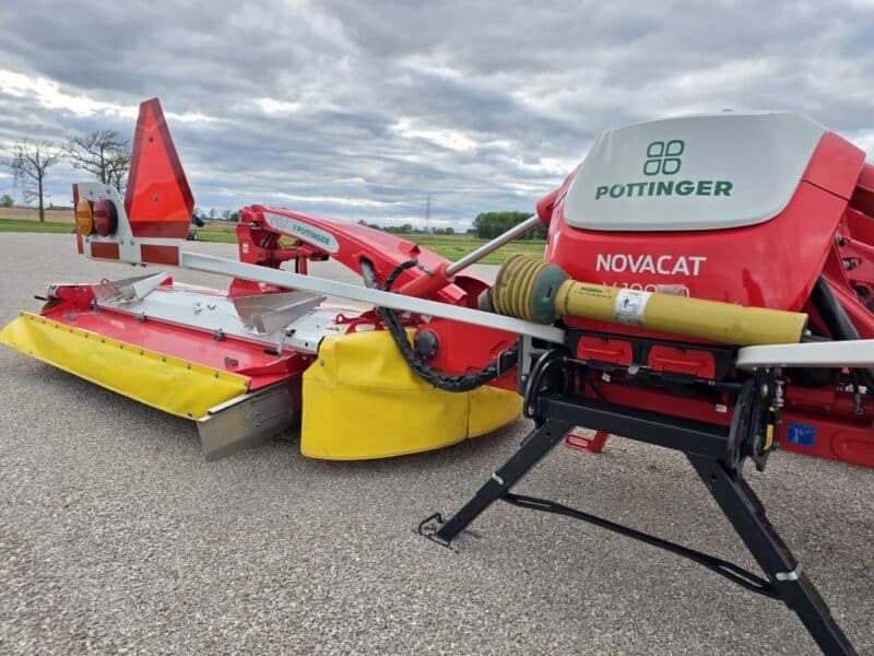 Only Used 412 Hours. Pottinger Novacat V10000 RC Triple Mower with 351 Alpha Motion Front Mower