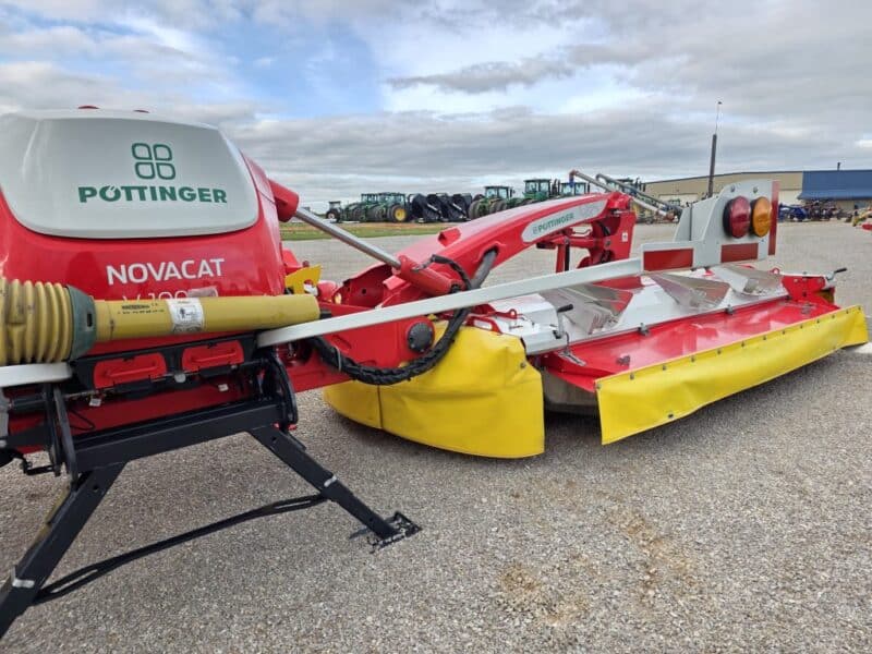 Only Used 412 Hours. Pottinger Novacat V10000 RC Triple Mower with 351 Alpha Motion Front Mower