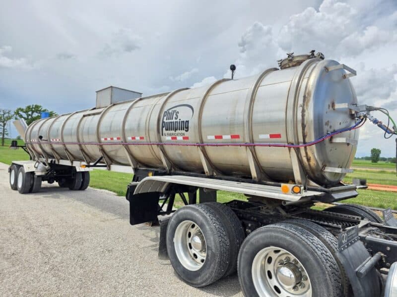 20″ Swivel Tube T-149 1988 STE 7000 Gallon Stainless Steel Semi Tanker