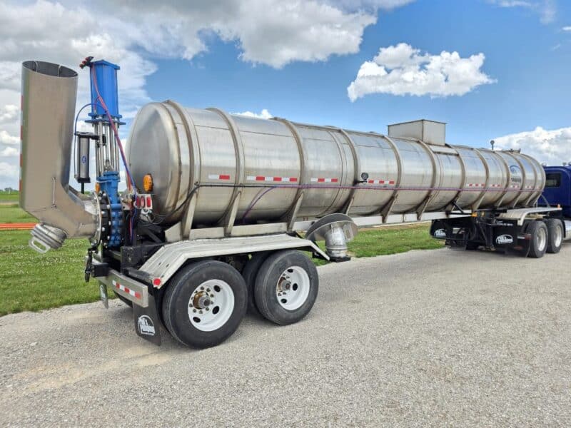 20″ Swivel Tube T-149 1988 STE 7000 Gallon Stainless Steel Semi Tanker