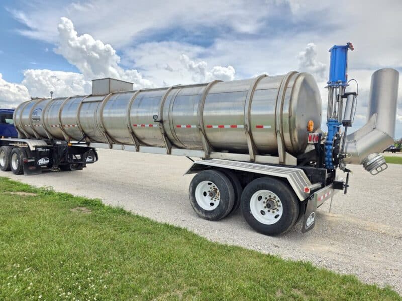 20″ Swivel Tube T-149 1988 STE 7000 Gallon Stainless Steel Semi Tanker