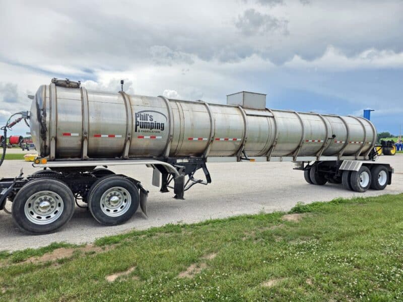 20″ Swivel Tube T-149 1988 STE 7000 Gallon Stainless Steel Semi Tanker