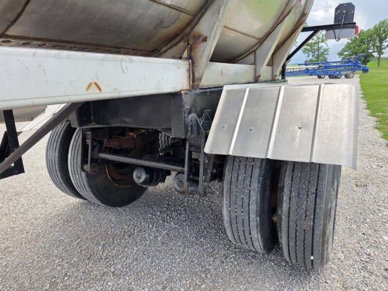 20″ Swivel Tube T-149 1988 STE 7000 Gallon Stainless Steel Semi Tanker