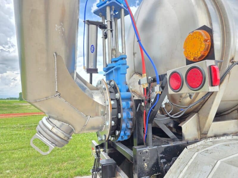 20″ Swivel Tube T-149 1988 STE 7000 Gallon Stainless Steel Semi Tanker