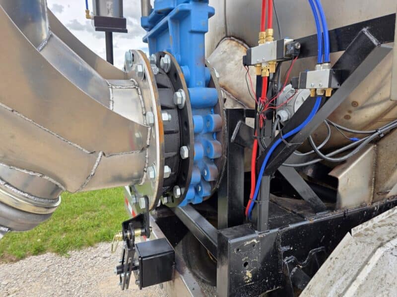 20″ Swivel Tube T-149 1988 STE 7000 Gallon Stainless Steel Semi Tanker