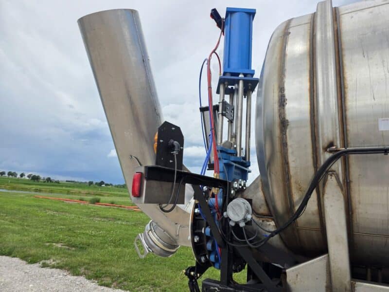 20″ Swivel Tube T-149 1988 STE 7000 Gallon Stainless Steel Semi Tanker