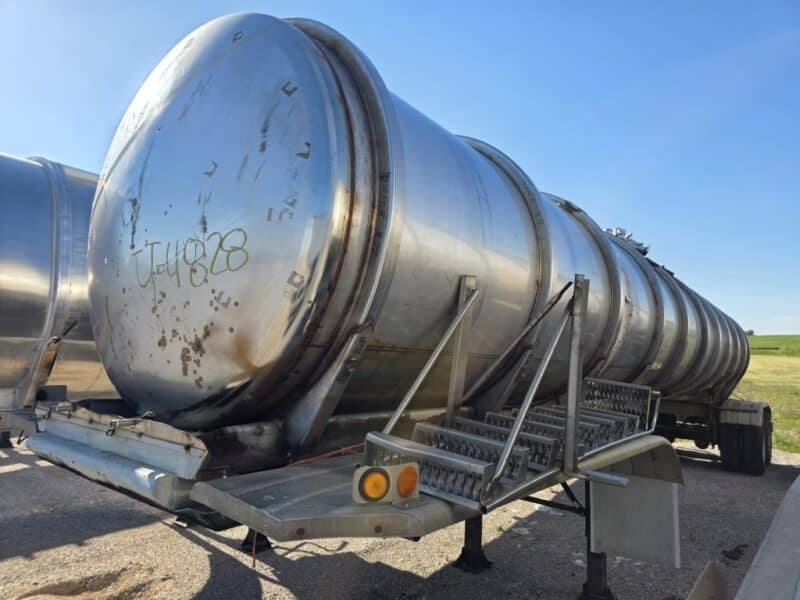 U-4828 1993 Barbel 7000 Gallon Stainless Steel Semi Tanker