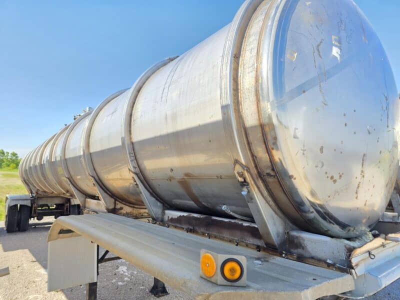 U-4828 1993 Barbel 7000 Gallon Stainless Steel Semi Tanker