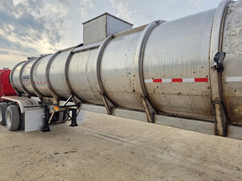 20″ Swivel Tube U-4828 1993 Barbel 7000 Gallon Stainless Steel Semi Tanker