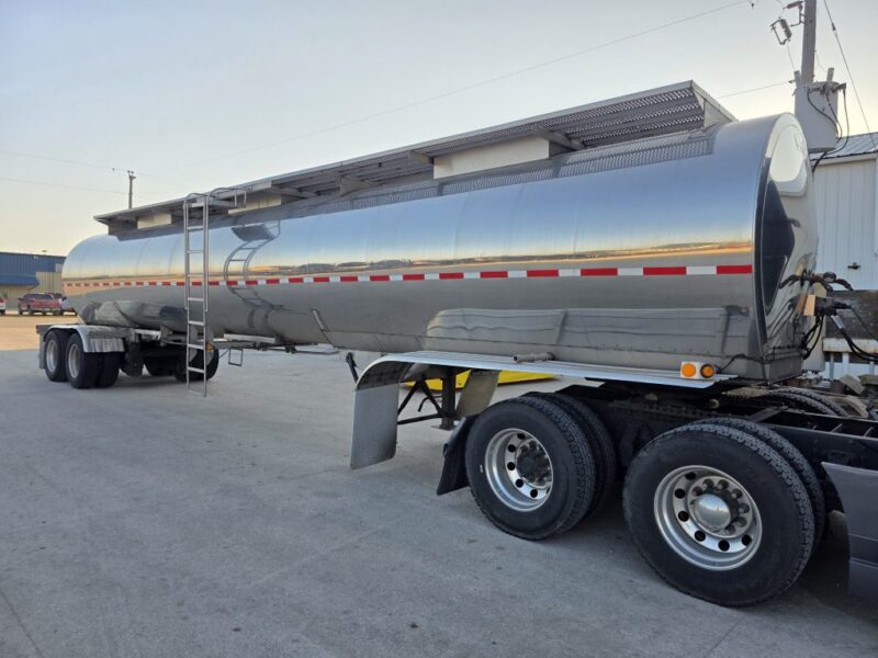 U-4830 1997 Brenner 6800 Gallon Stainless Steel Semi Tanker