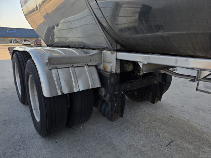 U-4830 1997 Brenner 6800 Gallon Stainless Steel Semi Tanker