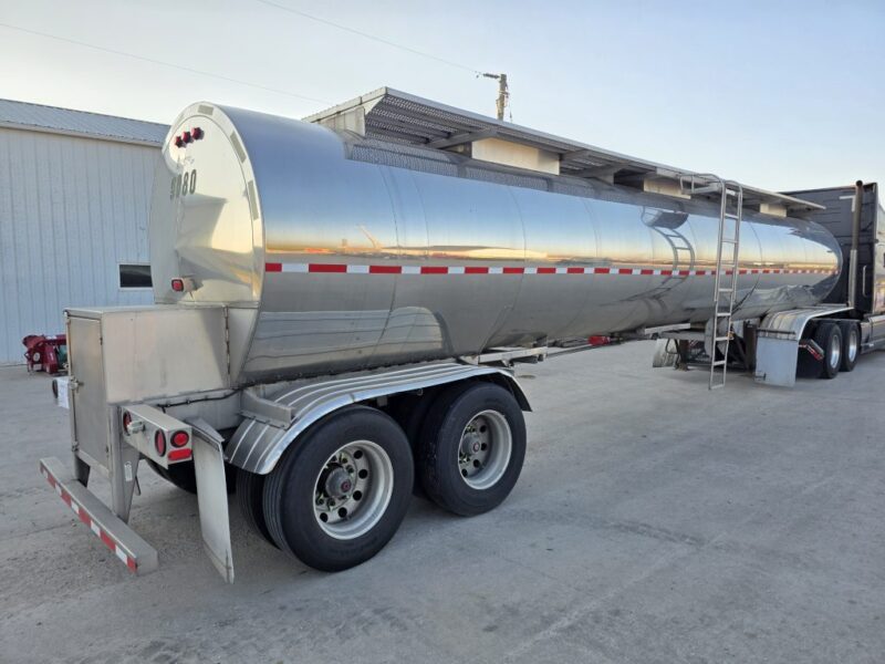 U-4830 1997 Brenner 6800 Gallon Stainless Steel Semi Tanker
