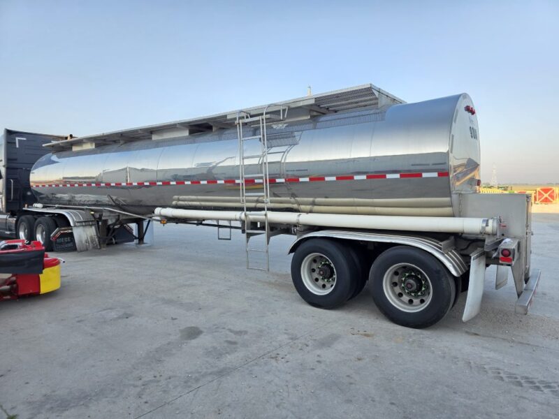 U-4830 1997 Brenner 6800 Gallon Stainless Steel Semi Tanker