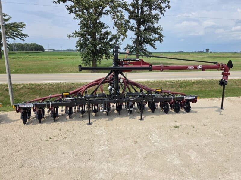 NEW 28′ ZML Toolbar w. 14 Red Viper Gen 4 Row Units w. 8″ Stinger