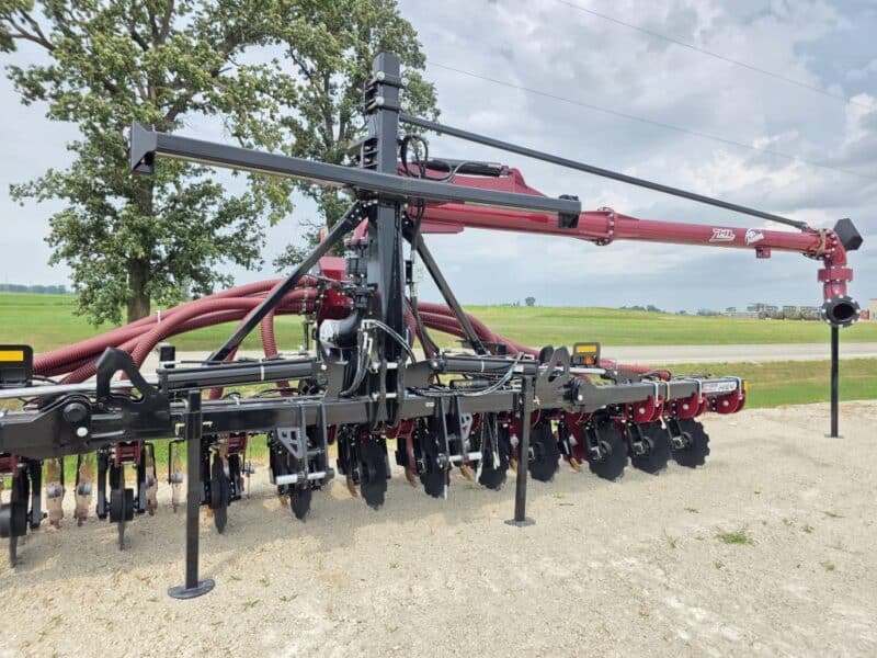 NEW 28′ ZML Toolbar w. 14 Red Viper Gen 4 Row Units w. 8″ Stinger