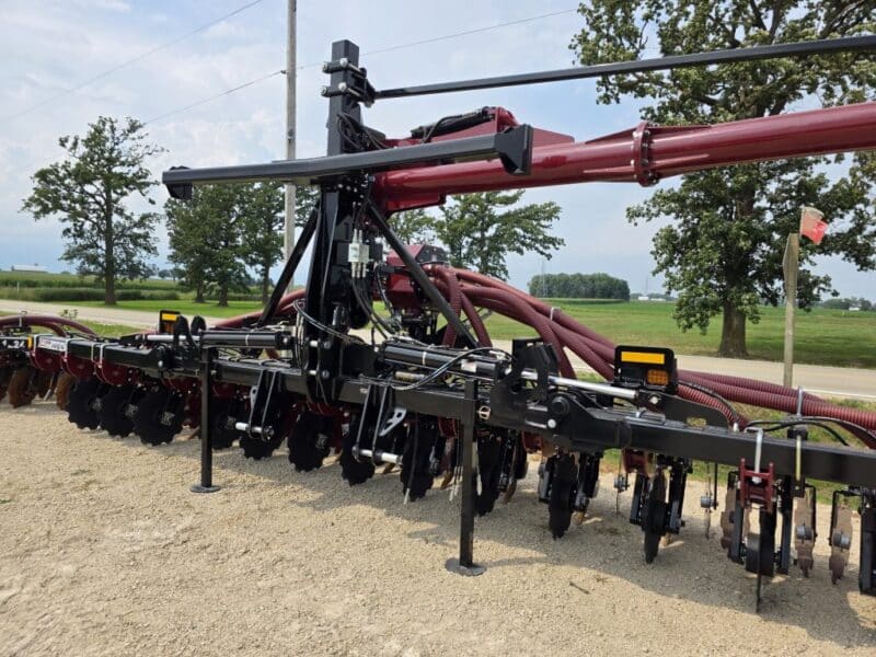 NEW 28′ ZML Toolbar w. 14 Red Viper Gen 4 Row Units w. 8″ Stinger