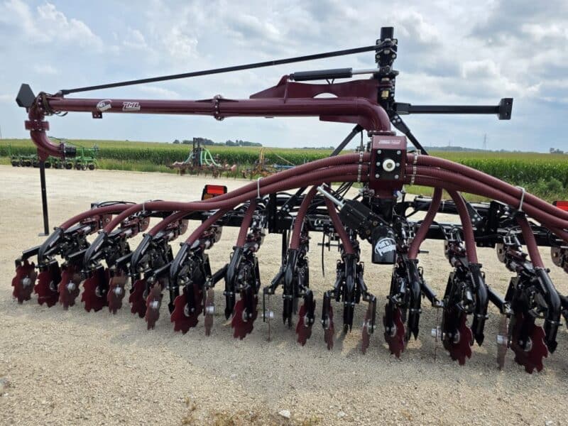 NEW 28′ ZML Toolbar w. 14 Red Viper Gen 4 Row Units w. 8″ Stinger