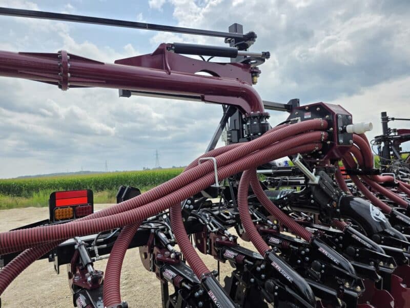NEW 28′ ZML Toolbar w. 14 Red Viper Gen 4 Row Units w. 8″ Stinger