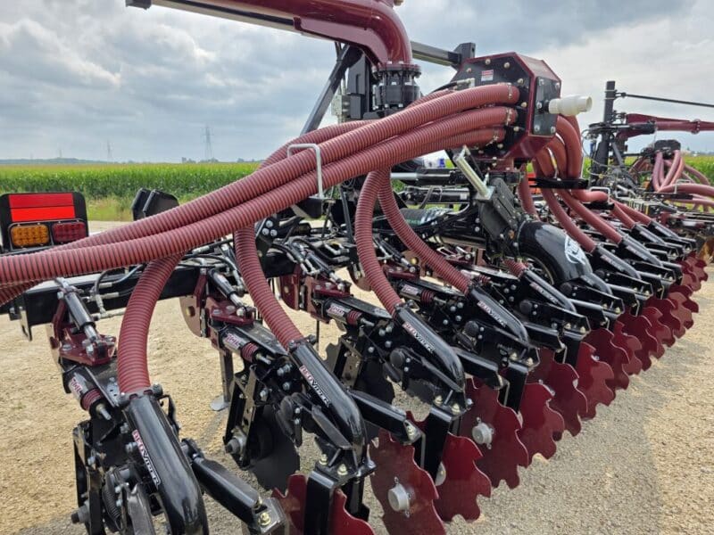 NEW 28′ ZML Toolbar w. 14 Red Viper Gen 4 Row Units w. 8″ Stinger