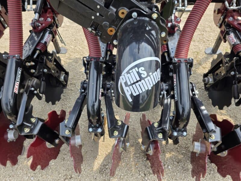 NEW 28′ ZML Toolbar w. 14 Red Viper Gen 4 Row Units w. 8″ Stinger