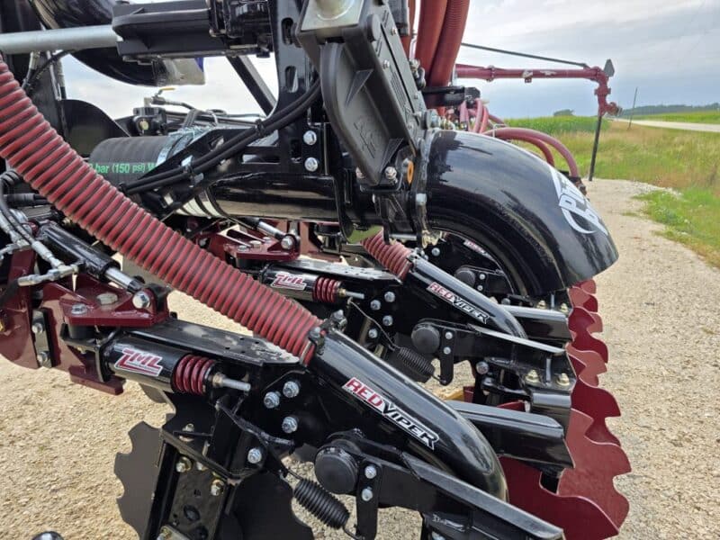 NEW 28′ ZML Toolbar w. 14 Red Viper Gen 4 Row Units w. 8″ Stinger